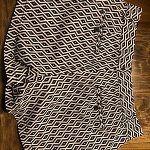 Black and white shorts 😍